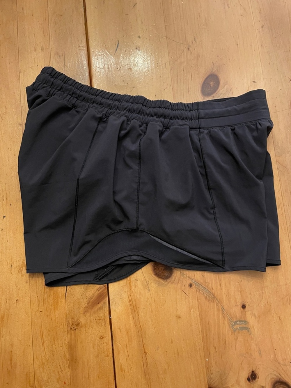 Lululemon- Sz 12 Tall- Black- Hotty Hots- 4” Inseam - Picture 11 of 16
